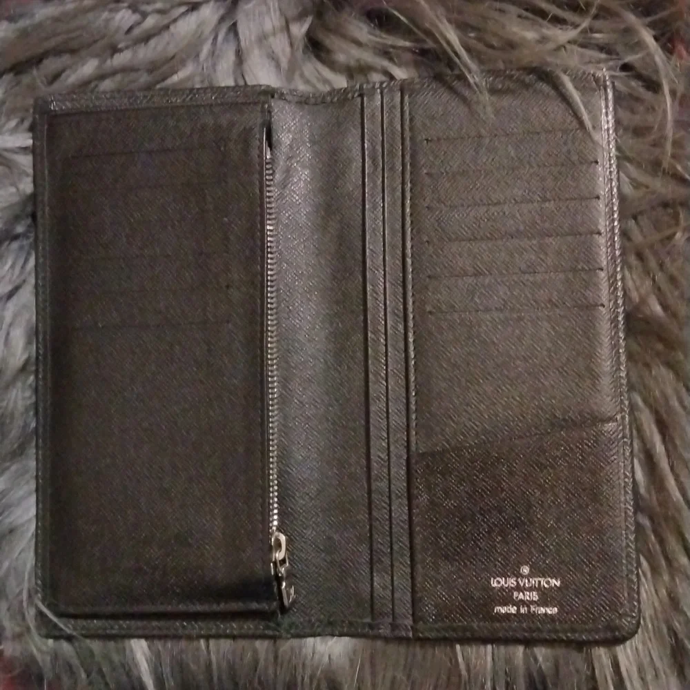 Louis Vuitton Taiga Leather Brazza Long Wallet Pre Loved, 2009 Black, Un…